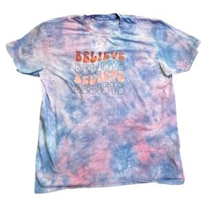 Gildan Ice Dyed Holiday Believe Tshirt Large